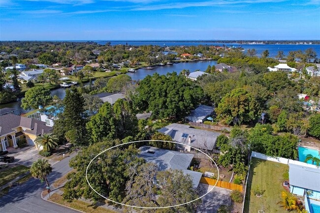 Building Photo - 756 Hillcrest Dr