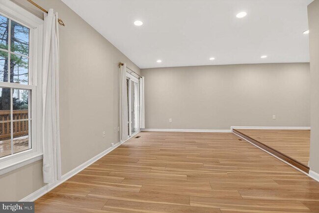 Foto del edificio - 2874 Sutton Oaks Ln