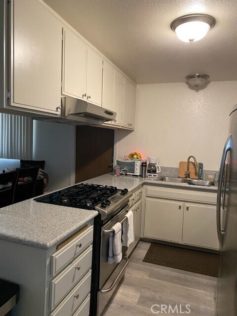 Primary Photo - 9137 Greenleaf Ave