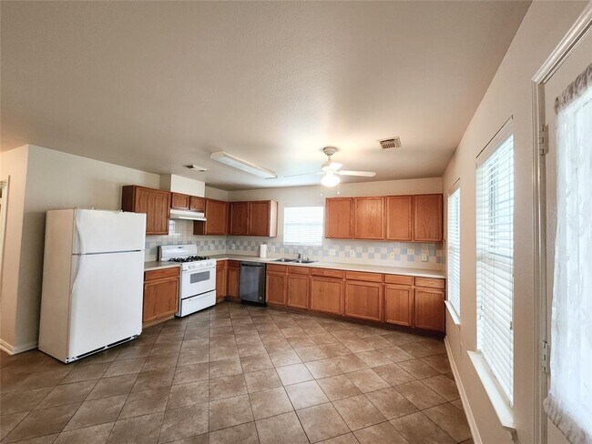 Foto del edificio - 9318 Windswept Grove Dr