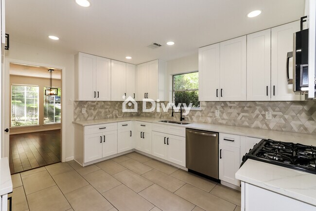 Building Photo - 3803 Sunstone Dr