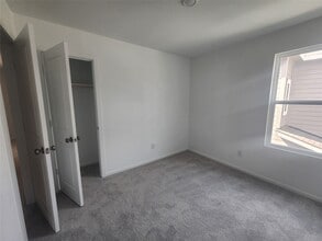 Building Photo - 906 Pertuso Ln