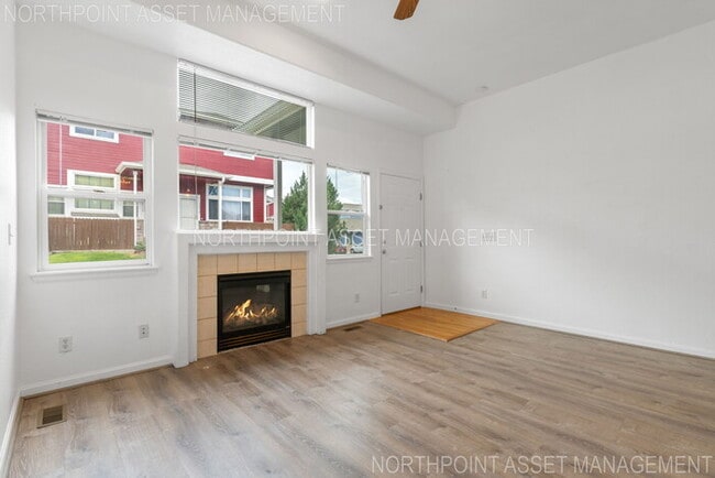 Building Photo - Beautiful 2 beds 2.5 baths in Brighton!