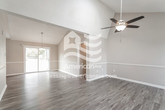 Foto del edificio - 3409 Knollcrest Rd