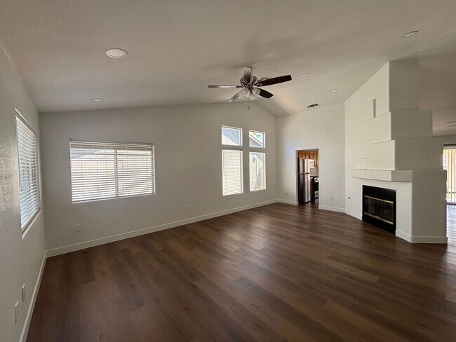 Foto del edificio - 7717 White Grass Ave