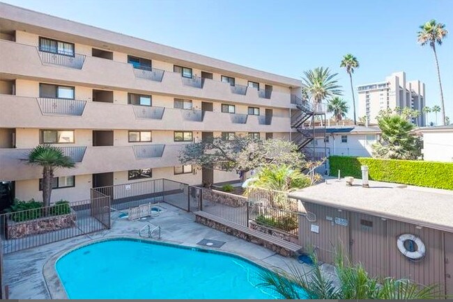 Foto del edificio - 4667 Ocean Blvd