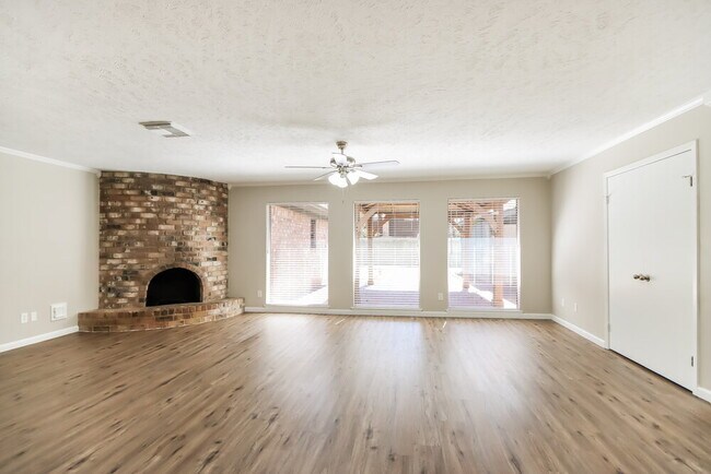 Foto del edificio - 2210 Dristone Dr