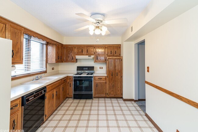 Kitchen - 16824 82nd Ave Unit 2S