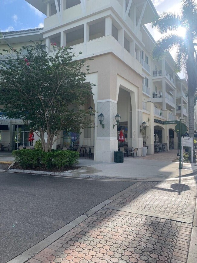 Foto del edificio - 1200 Town Center Dr