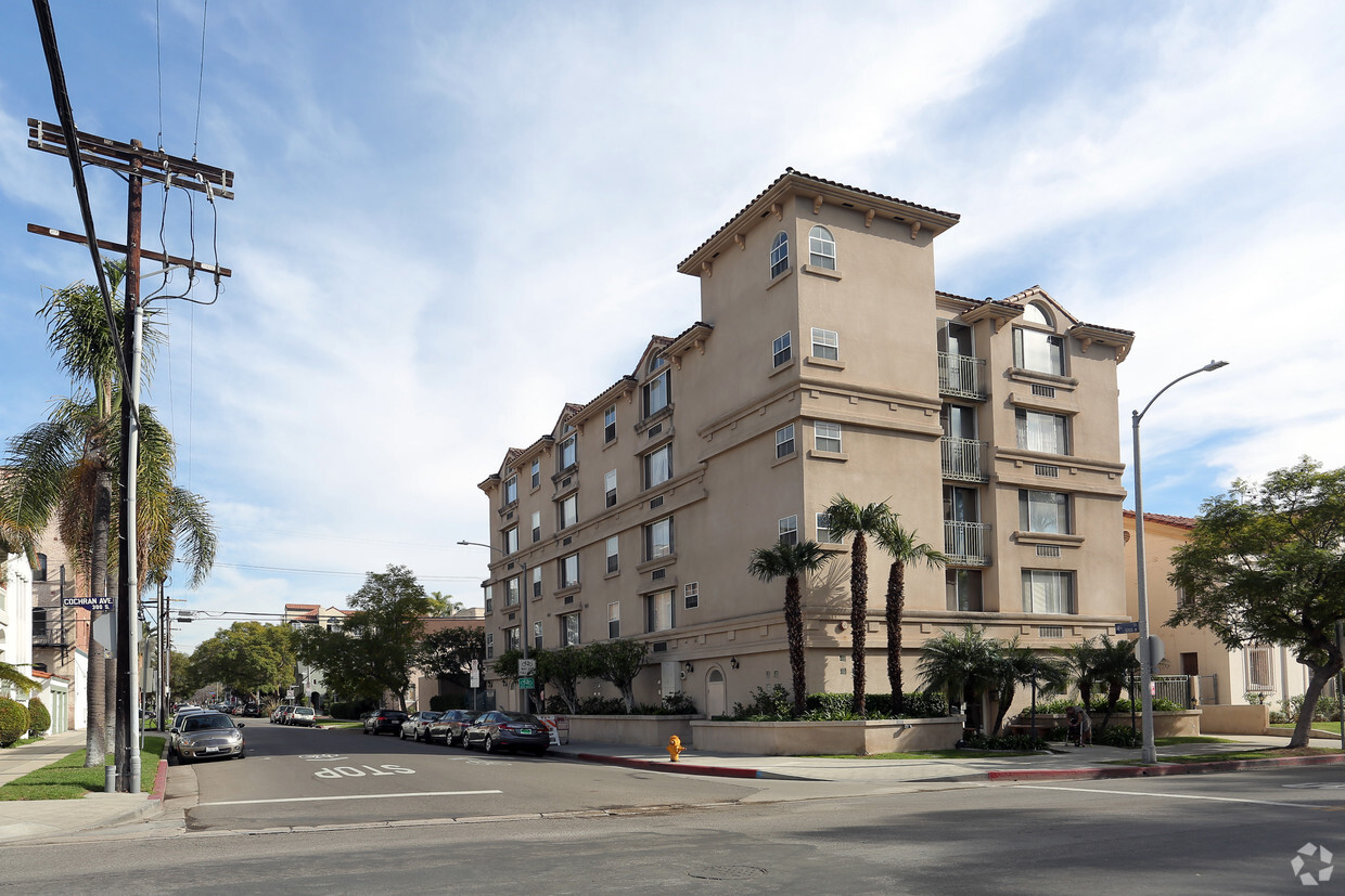 Foto principal - Miracle Mile Senior Housing