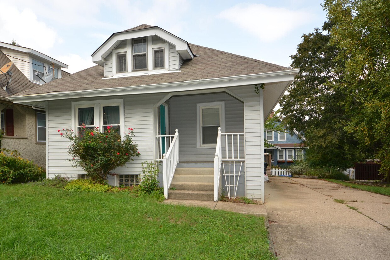 Primary Photo - 2837 Hyde Park Plz