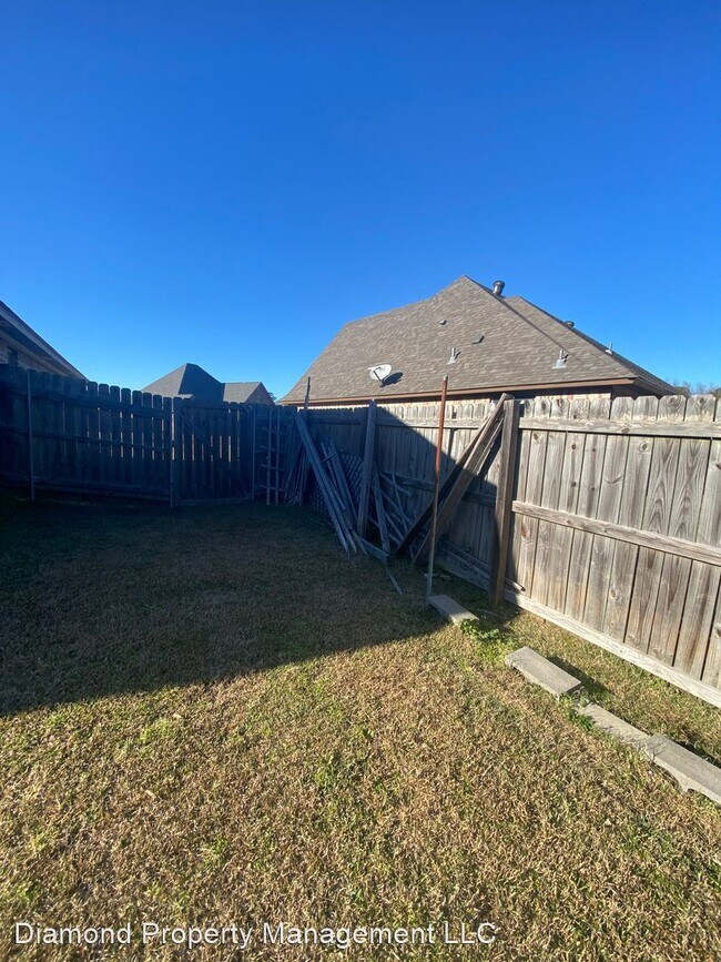 Building Photo - 3 br, 2 bath House - 139 Lola Circle