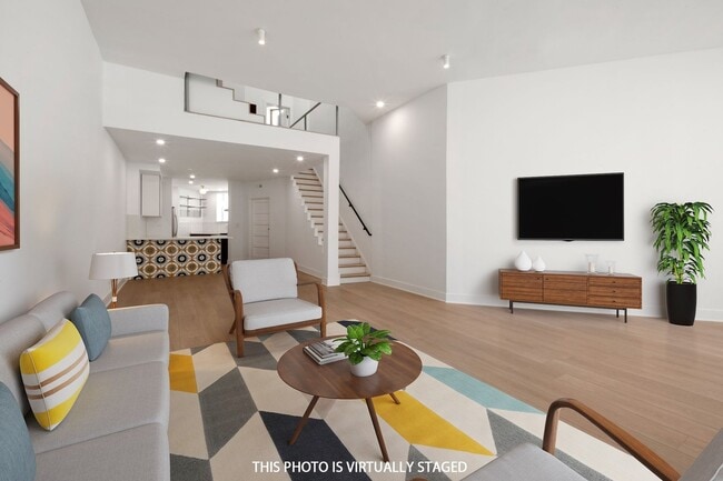 Foto del edificio - 1084 N Milwaukee Ave