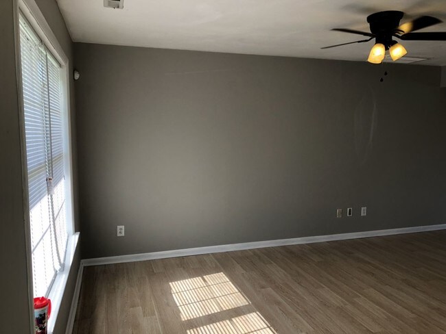 Building Photo - Lovely 2 Story Home in Campostella Square