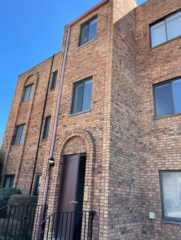 Primary Photo - 257 E Rimini Ct