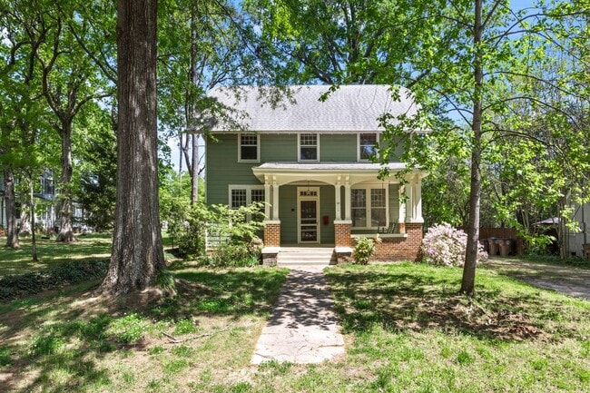 Building Photo - Historic Home in Wake Forest!