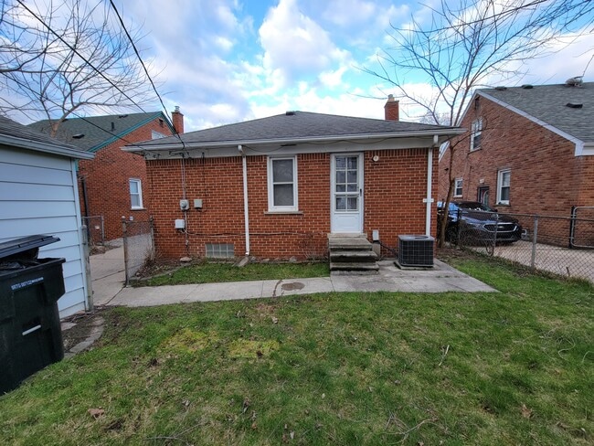 Entrada trasera - 11457 Leverne