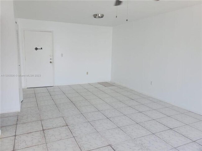 Foto del edificio - 7646 Abbott Ave