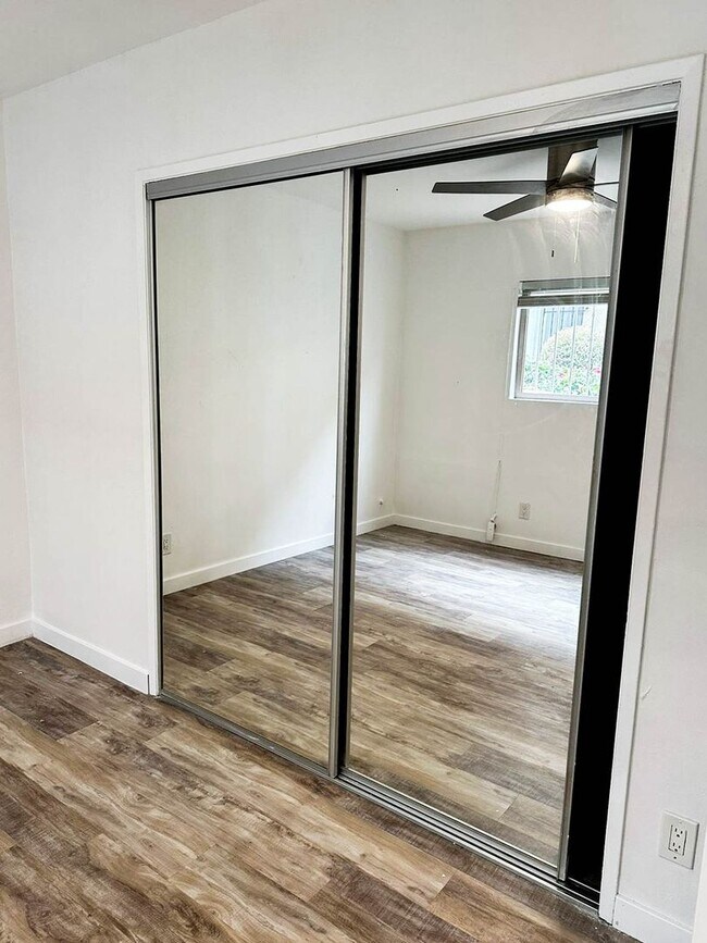 Foto del edificio - Venice - Close to the Waves - 1st Floor Larger 1-Bedroom W/ Parking Available