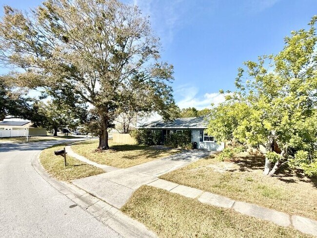 Foto del edificio - 6475 Cedarbrook Dr