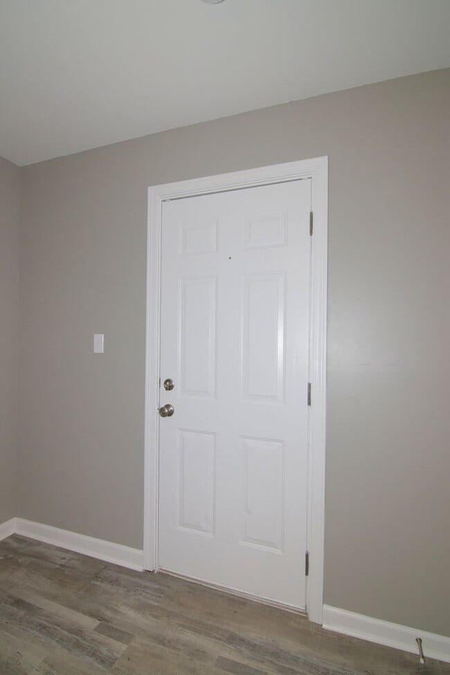 Foto del edificio - 1329 E Market St