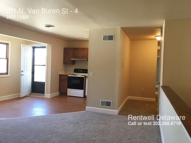 Building Photo - 811 N Van Buren St
