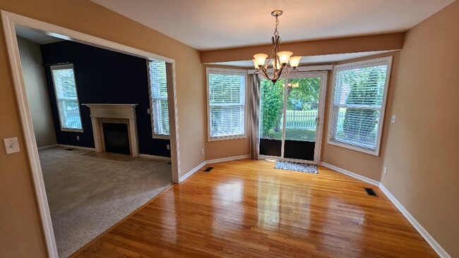 Foto del edificio - 647 Knolls St W