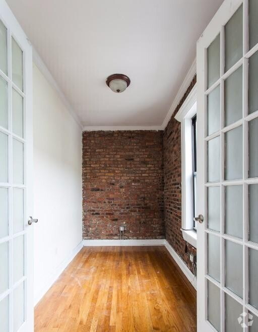 Building Photo - 432 E 13th St