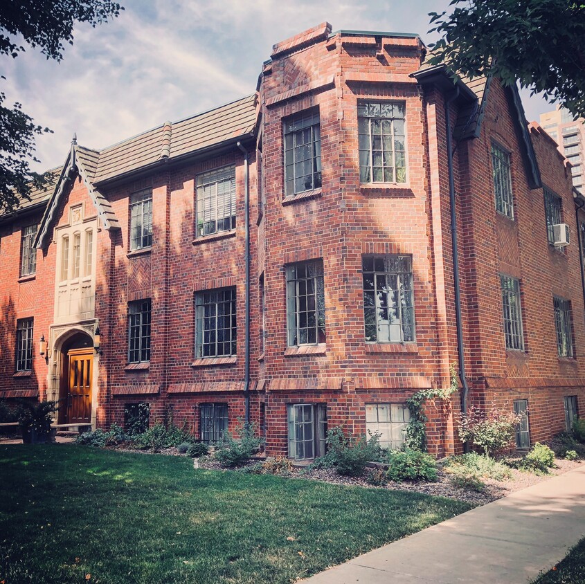 Primary Photo - 1685 Steele St