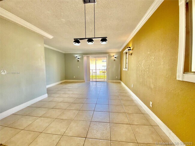 Building Photo - 8650 SW 109th Ave