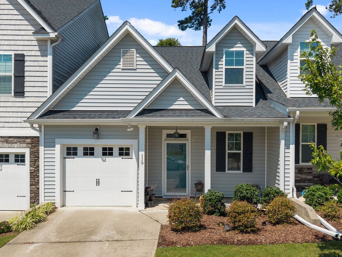 Foto principal - Gorgeous and Spacious 3 Bedroom Townhome, ...