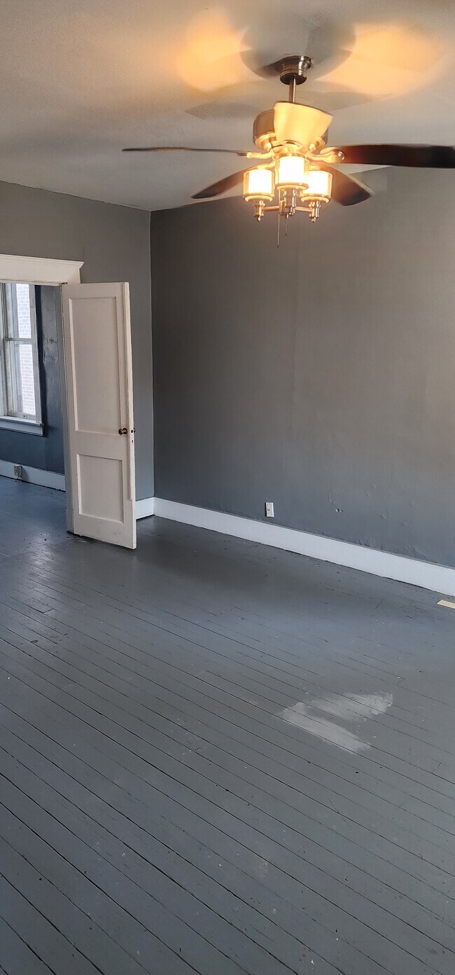 Building Photo - 624 N 6th St
