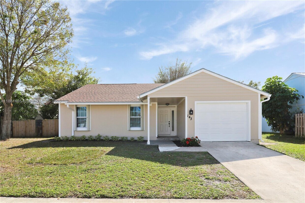 Primary Photo - 143 Greentree Cir
