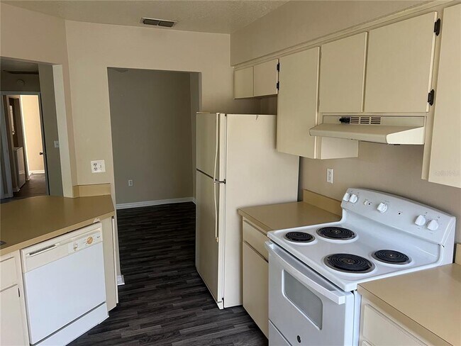 Foto del edificio - 7266 Pond Cir