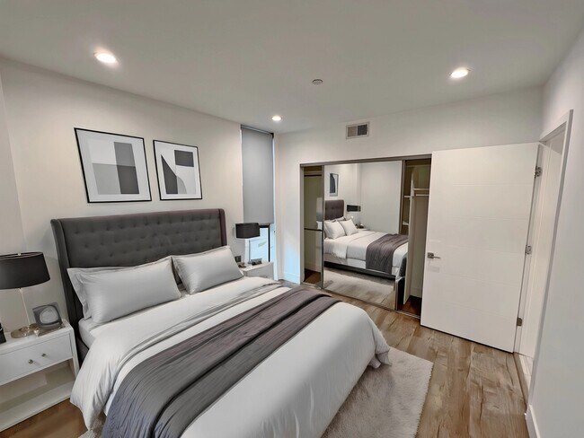 Foto del edificio - 4364 McLaughlin Ave