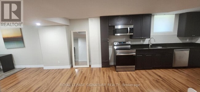 Building Photo - 83 Sleepy Hollow Pl