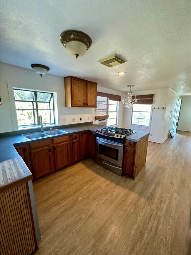 Building Photo - 124 7th St