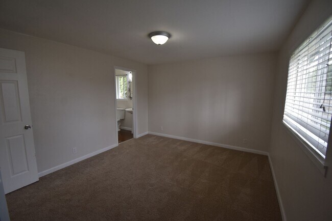 Foto del edificio - 3-Bedroom Home in Quiet Cul-De-Sac