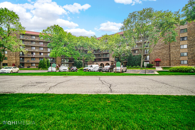 Building Photo - 111 S Baybrook Dr
