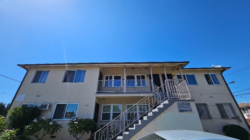 Building Photo - 3009 Carmona Ave