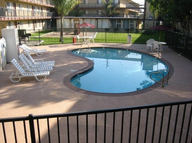 Pool - Moonraker Apartments