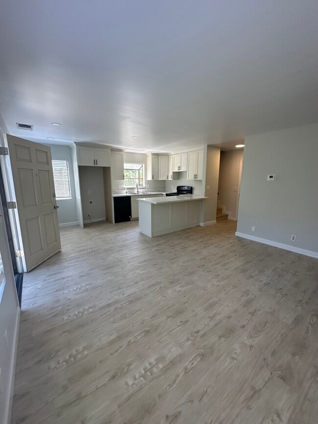 1er piso - Cocina y sala de estar - 10208 Beach St