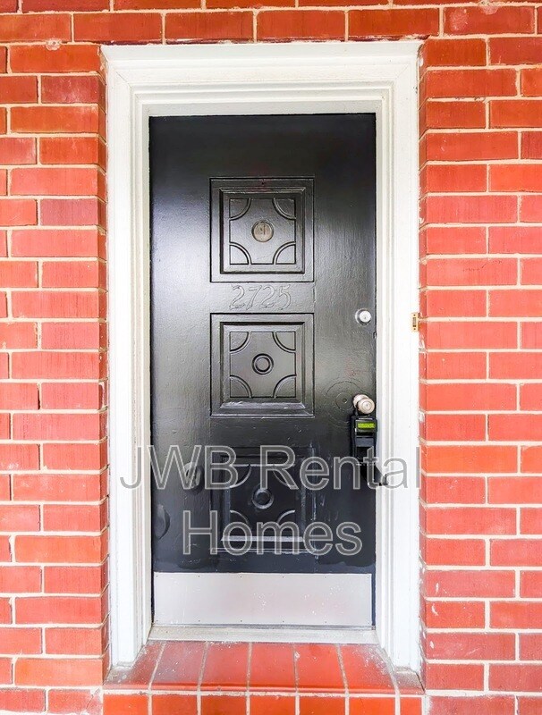 Building Photo - 2725 Herschel St