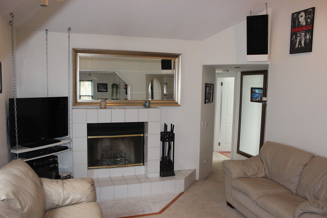 Recently upgraded with flatscreen & mirrors - 470 South Ave