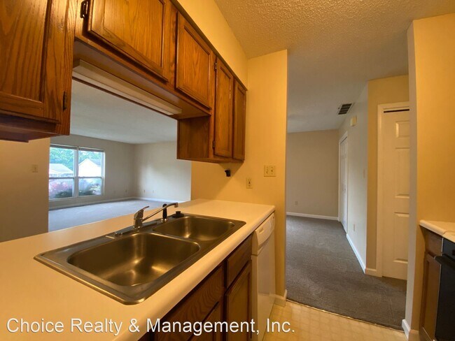 Building Photo - 2 br, 2 bath House - 215 E. Burks Dr.