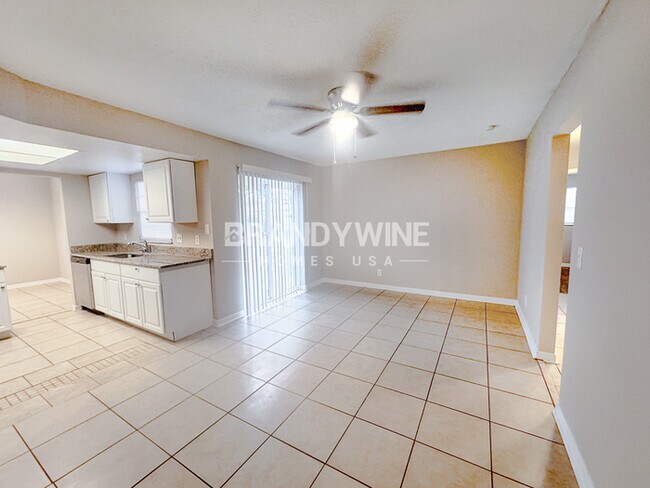 Building Photo - A Fresh Start Awaits! 4BED 2BATH – Call To...