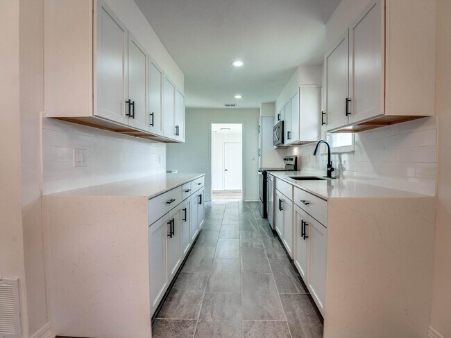 Building Photo - 1622 Downing St