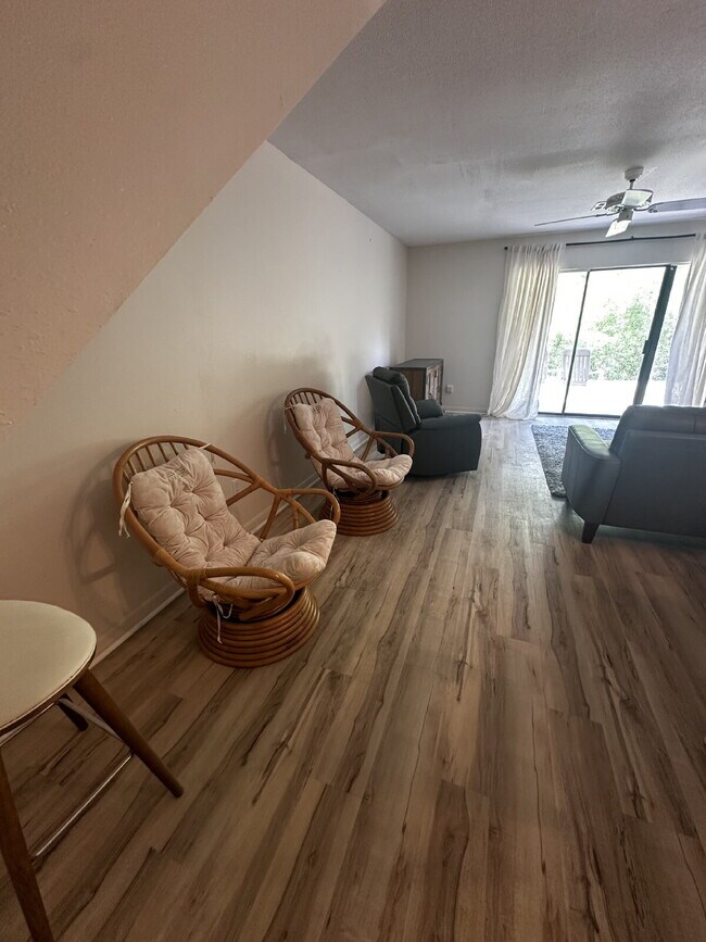 Foto del edificio - "Coastal Comfort: Spacious 2-Bed, 2-Bath Condo Retreat in Vibrant Panama City Beach!"