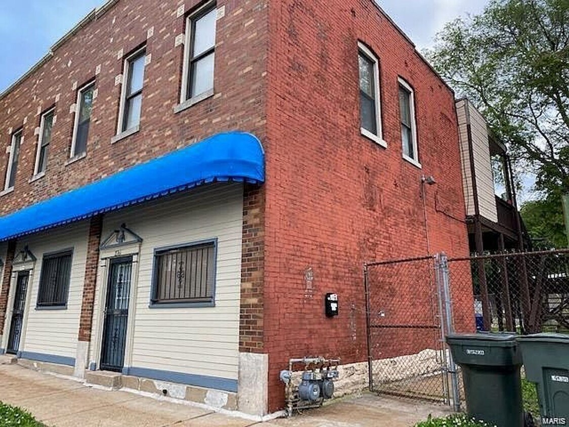 Primary Photo - 2761-2765 Gravois Avenue