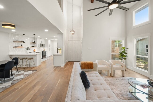 Foto del edificio - 8138 Forest Mesa Dr